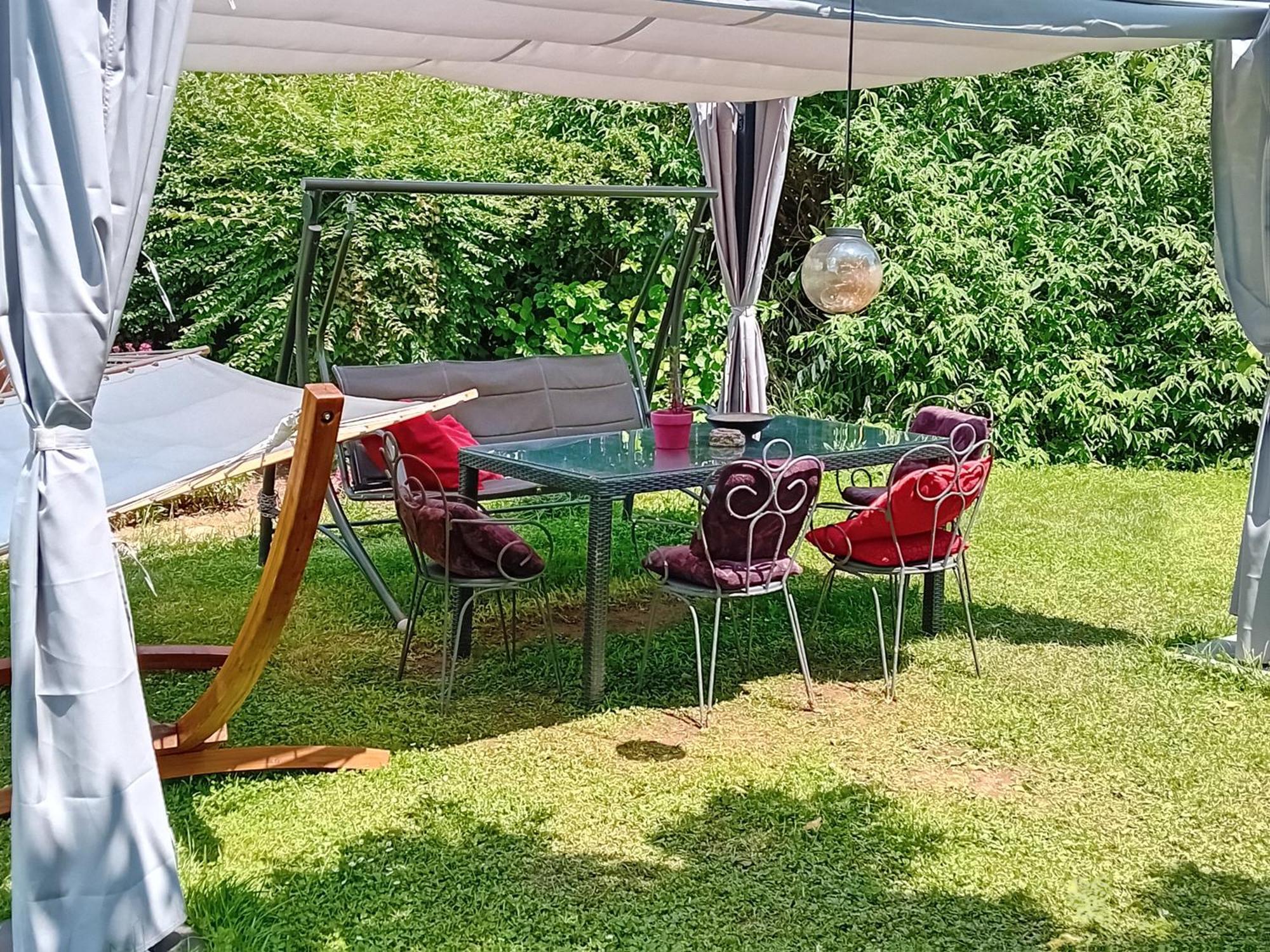 Camping Under The Walnut In Your Own Tent On A Shared Lot And Shared Bathroom Liubliana Exterior foto